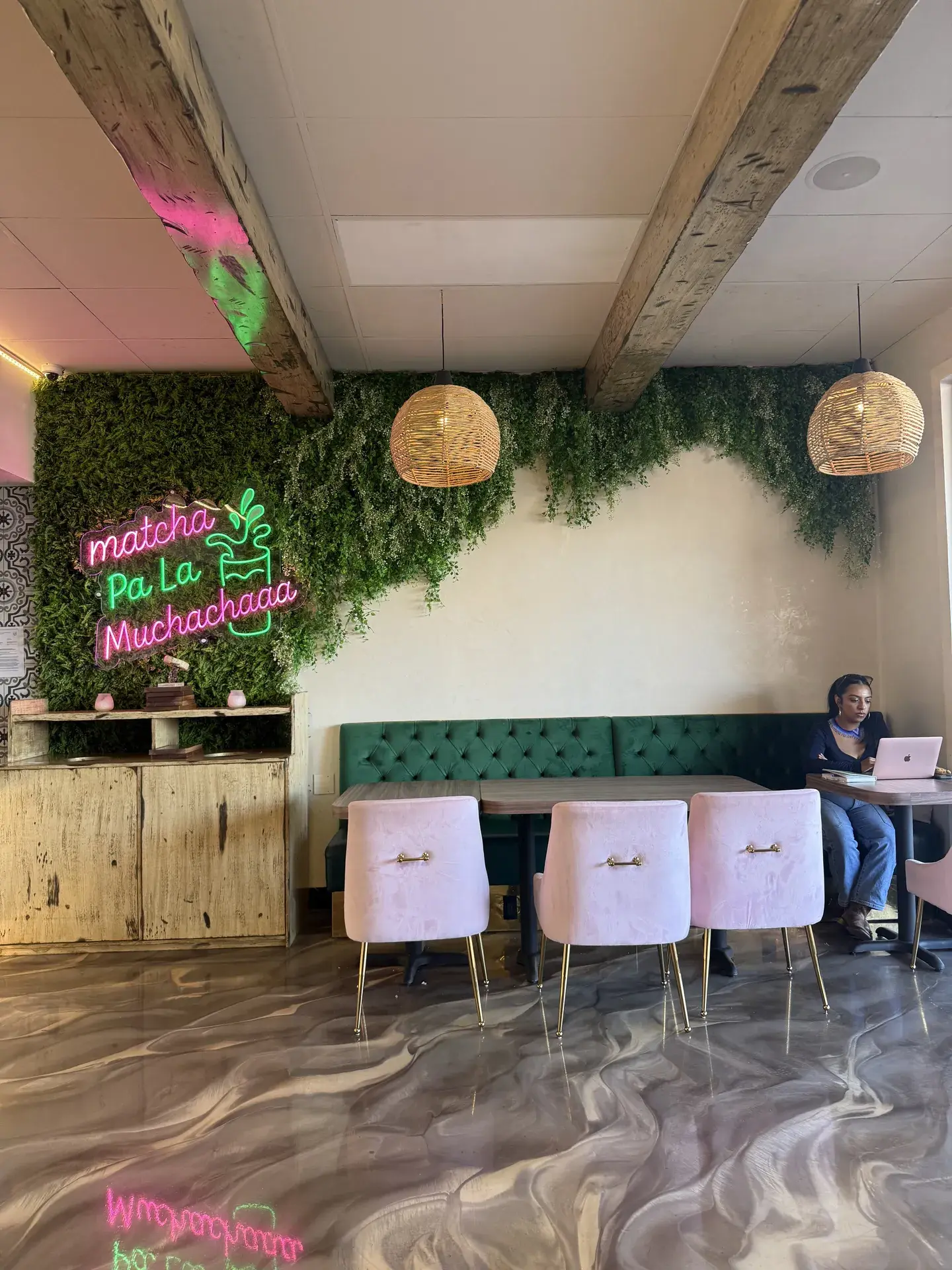 A Warm Welcome at Canela Café